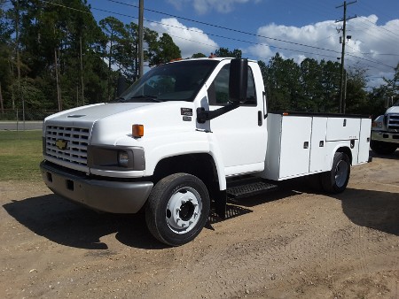 2004 Chevy C4500 UTILITY TRUCK Front